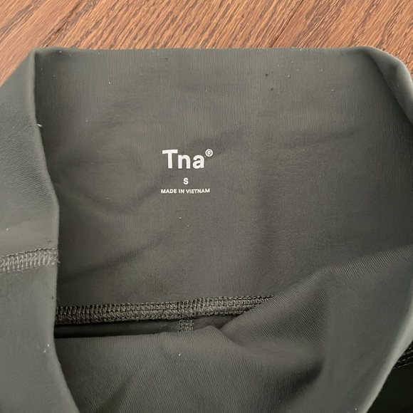 Aritzia TNA LIFE leggings - Picture 2 of 3